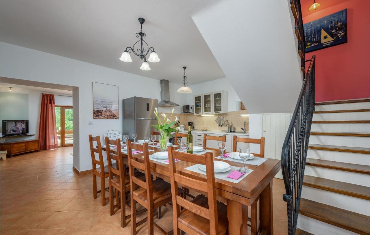 Cozy Home In Pamici With Kitchen Buitenkant foto