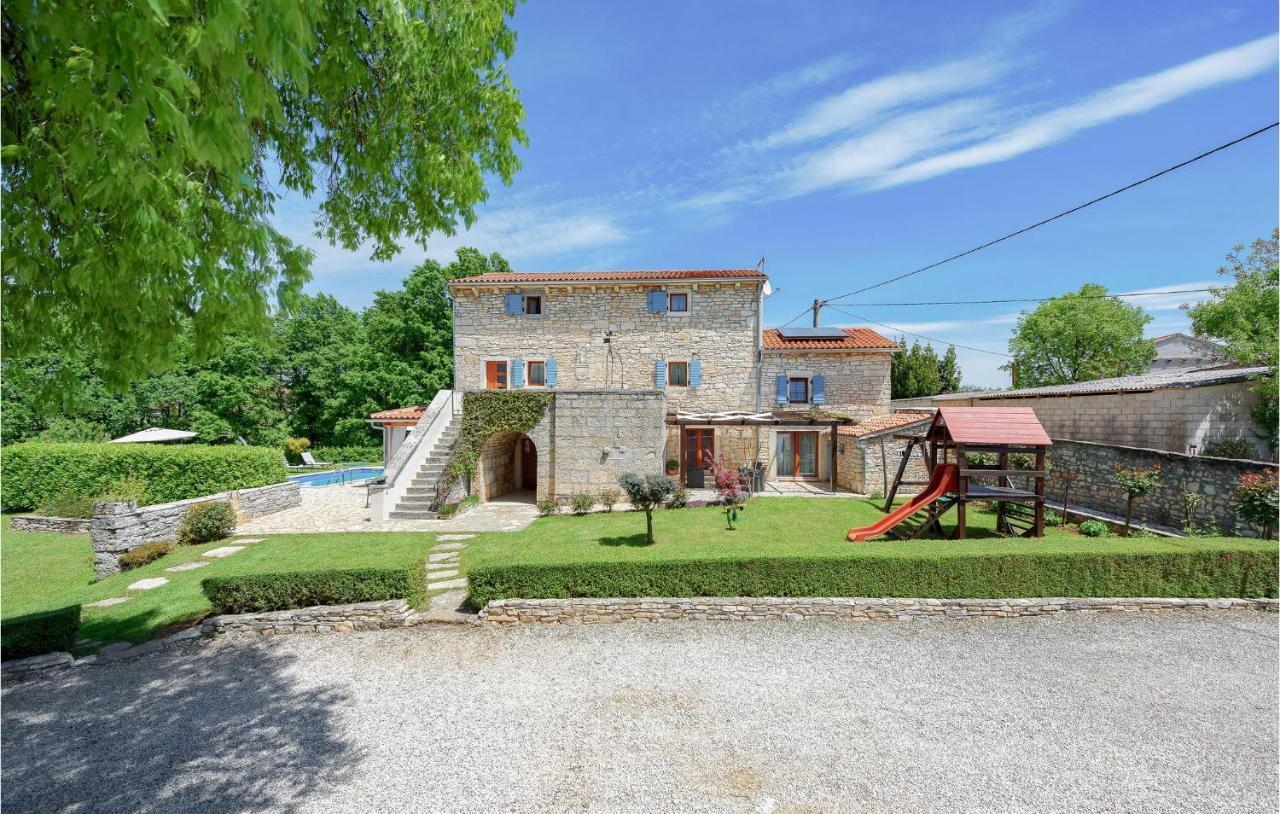 Cozy Home In Pamici With Kitchen Buitenkant foto