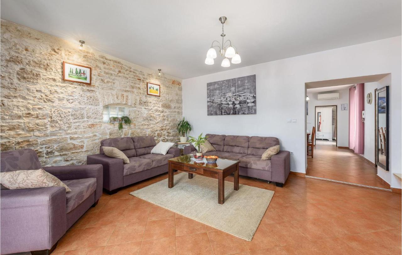 Cozy Home In Pamici With Kitchen Buitenkant foto