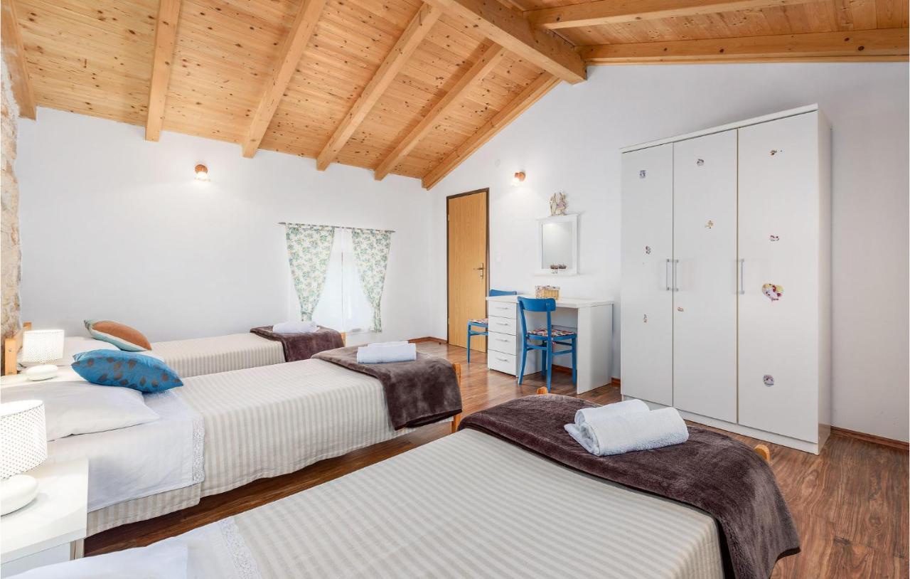 Cozy Home In Pamici With Kitchen Buitenkant foto