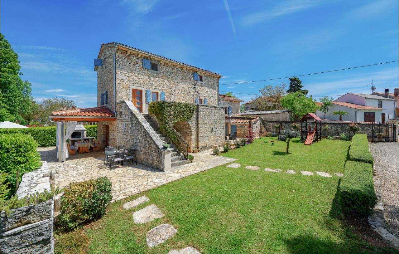 Cozy Home In Pamici With Kitchen Buitenkant foto