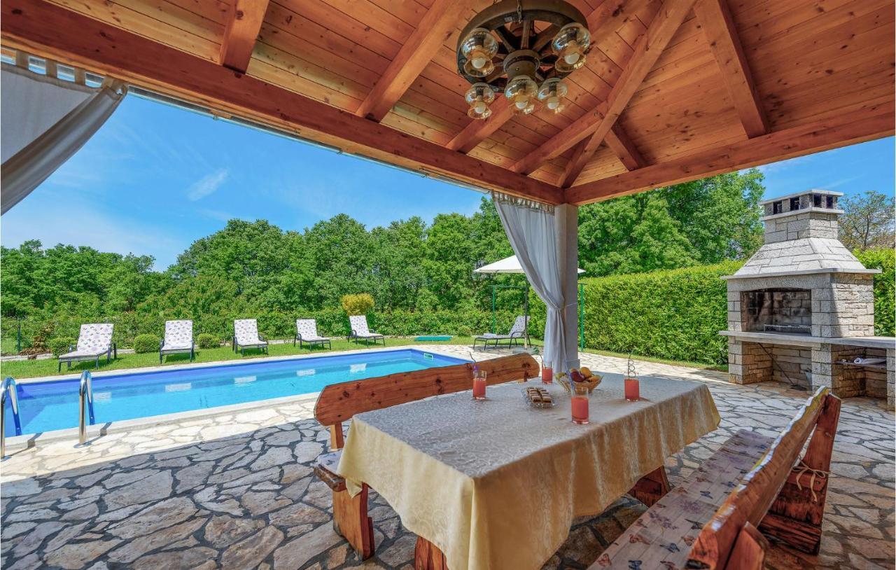 Cozy Home In Pamici With Kitchen Buitenkant foto